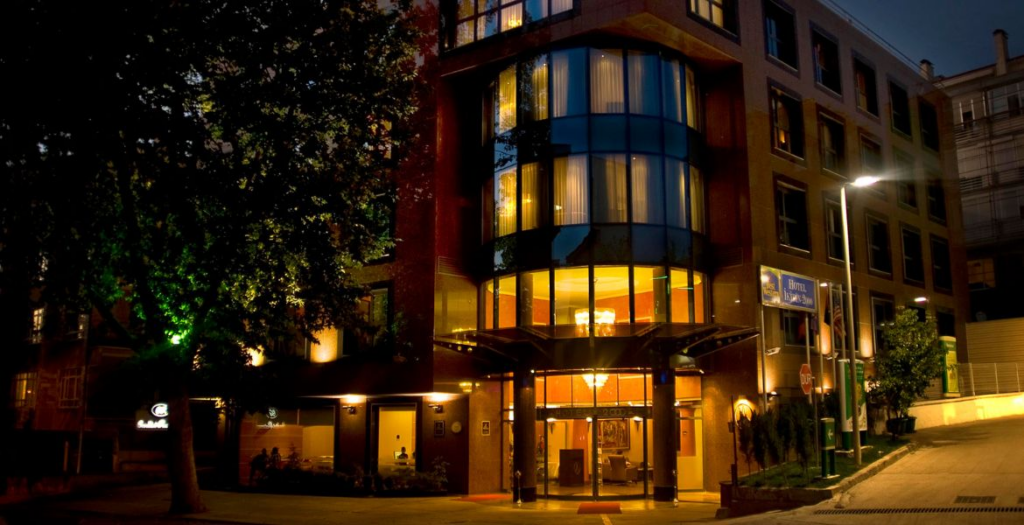 Çankaya Ekonomik Konaklama Hotel 2000 Kavaklıdere gece dış mekan.