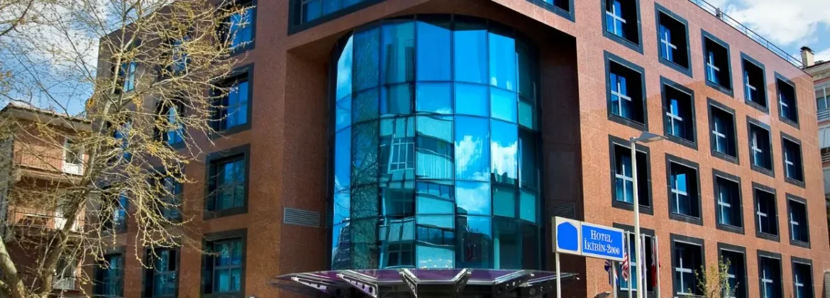 Seğmenler Parkı otel: Otel 2000 Kavaklıdere bina görünümü