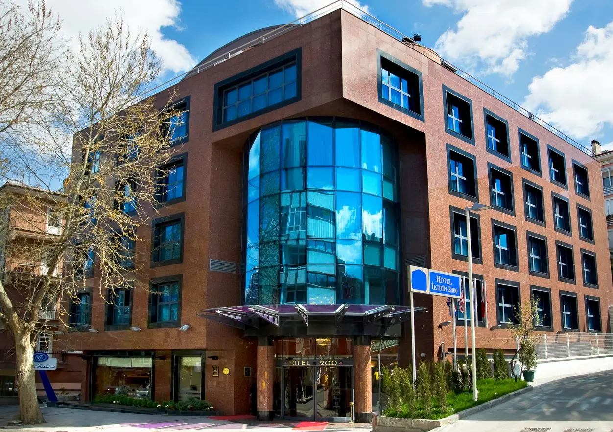 Seğmenler Parkı otel: Otel 2000 Kavaklıdere bina görünümü